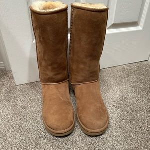 Women's size 9 classic tall chestnut Uggs. Brand new without box.